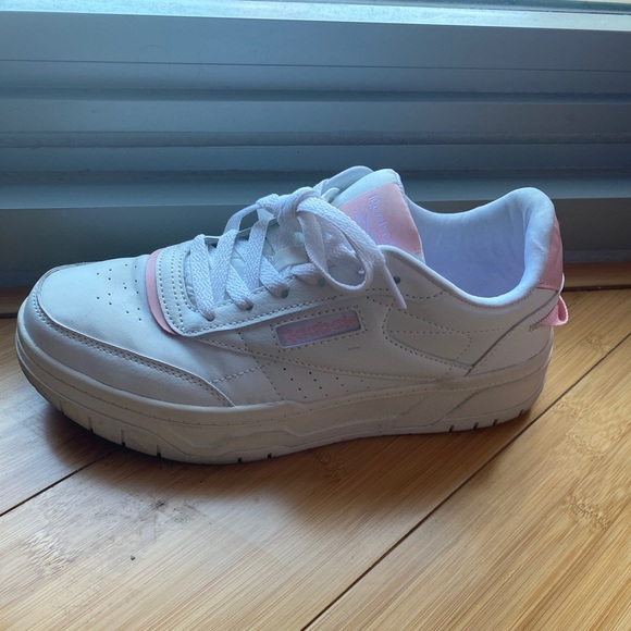 Reebok White with Pink Accents Leather Platform Sneaker Sz 7 - Picture 3 of 6